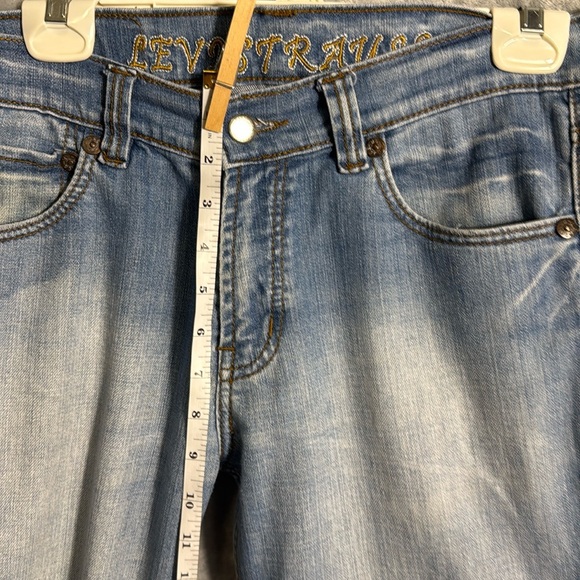 Levi’s women’s 517 30 x 34 cropped bootcut Light Blue Jeans casual everyday wear - Picture 4 of 7